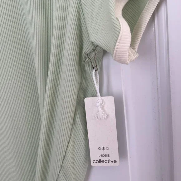 Green Basic Tee - Picture 4 of 5